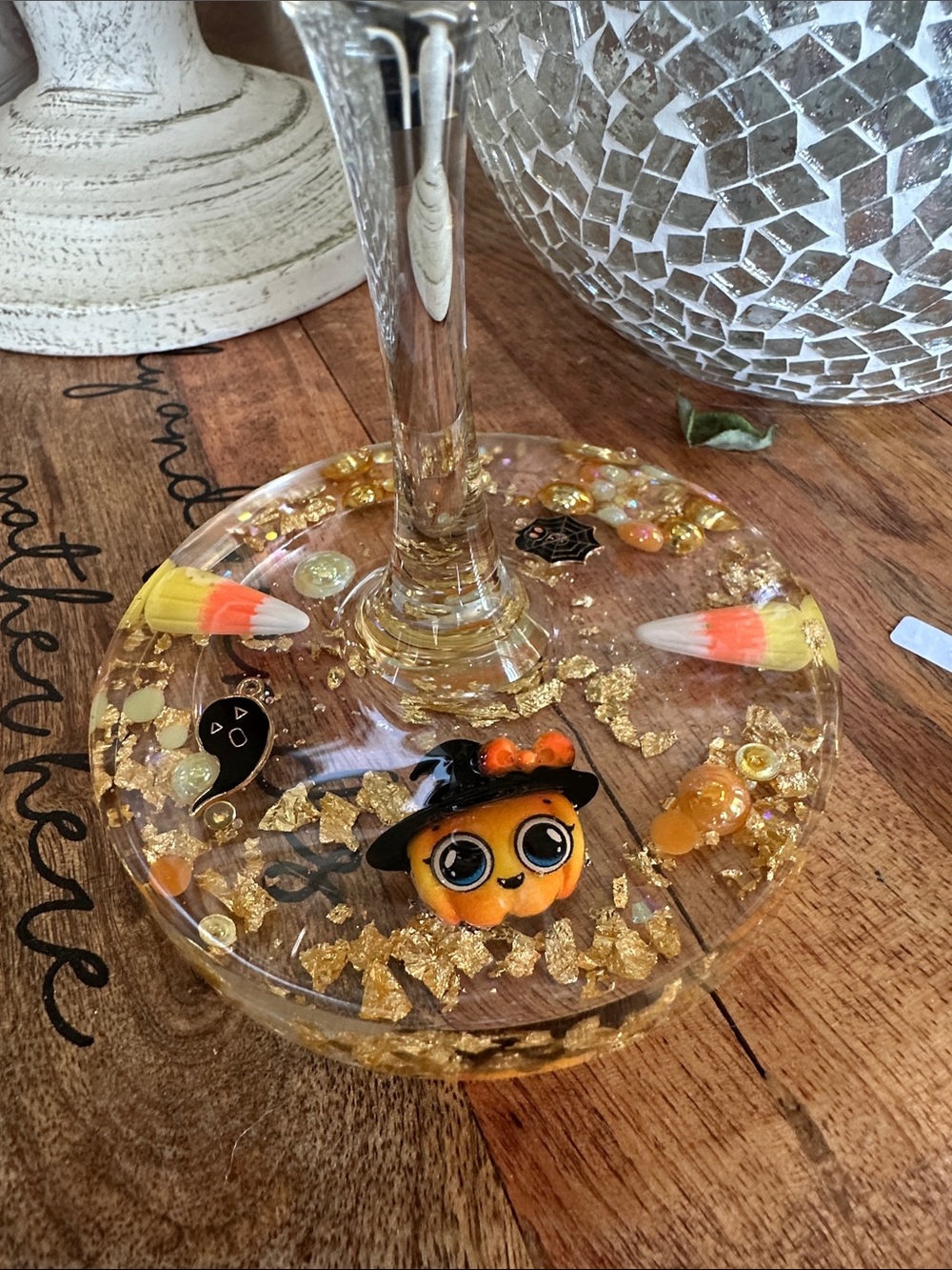 🎃Halloween 👻 wine glass with epoxy resin base - Picture 3 of 5